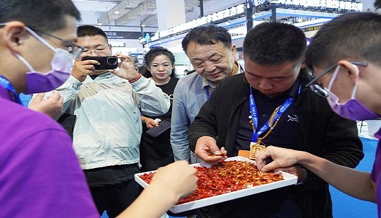 Jiexun AI Kalite Sıralaması, Baharat Endüstrisinin Akıllı Yükselişine Yardımcı Olmak İçin Çin (Qingdao) Uluslararası Biber ve Baharat Ticaret Fuarını Canlandırdı